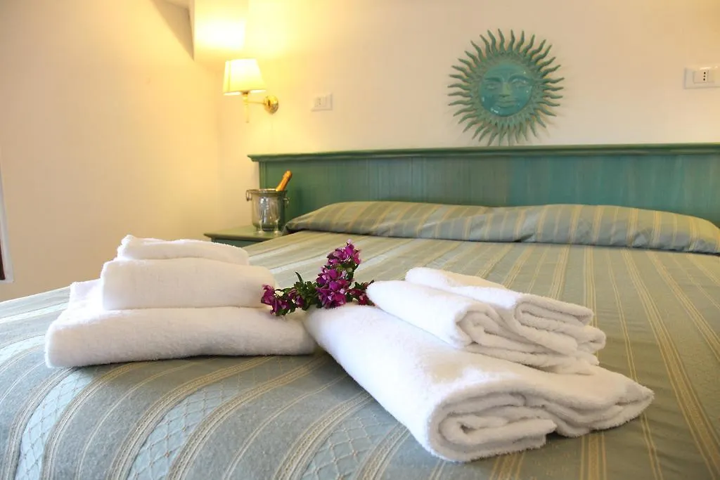 Hotel Mezzaluna Carloforte  Carloforte (Isola di San Pietro)